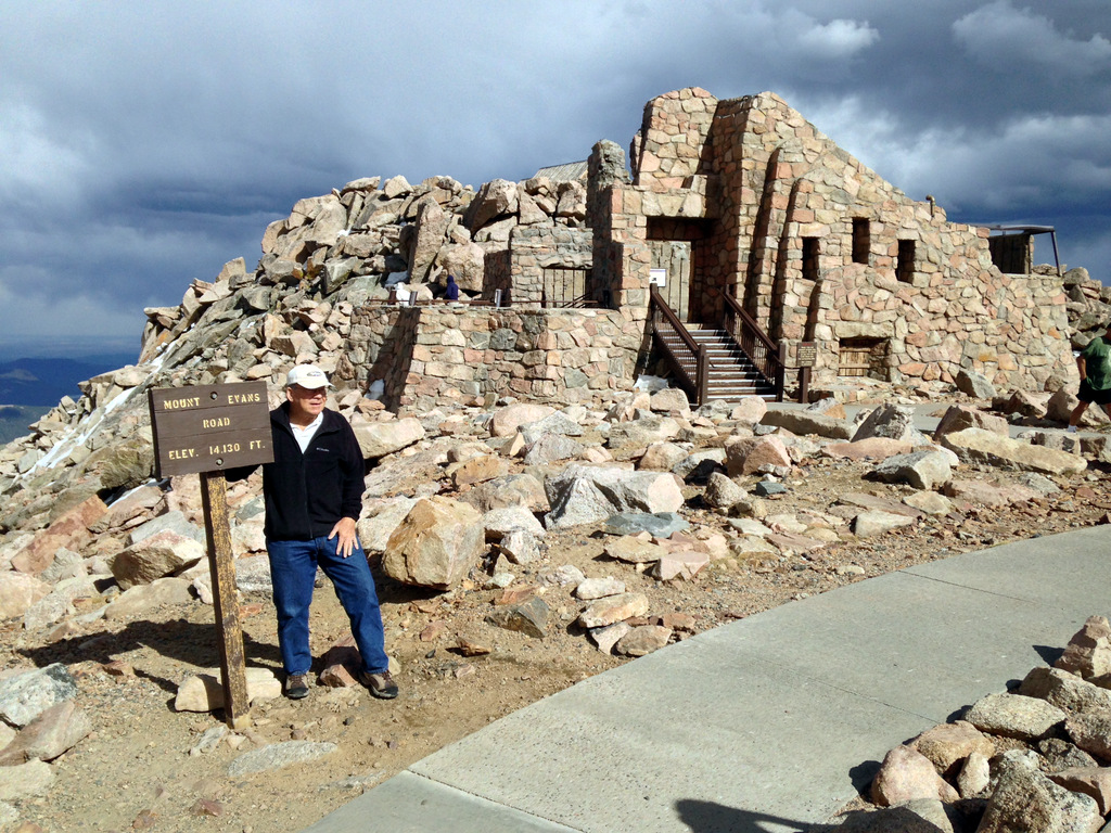 visitors-center-mount-evans-colorado